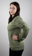 Laden Sie das Bild in den Galerie-Viewer, Sweater &quot;Khaki-Glow&quot;
