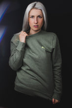 Laden Sie das Bild in den Galerie-Viewer, Sweater &quot;Khaki-Glow&quot;
